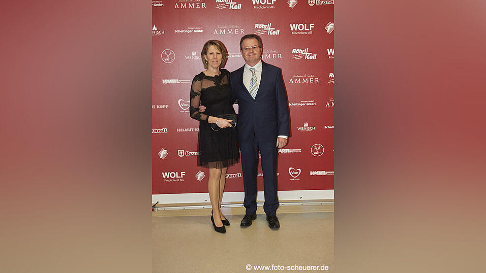 Die Metzgerzunft hat am Samstagabend in die Joseph-von-Fraunhofer-Halle eingeladen. Die Metzgerzunft hat am Samstagabend in die Joseph-von-Fraunhofer-Halle eingeladen.