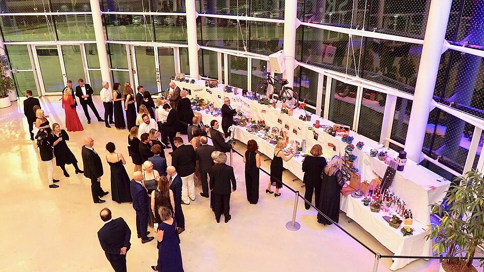 Mit dem SPD-Ball wurde am Samstag die Ballsaison in Straubing eröffnet. Mit dem SPD-Ball wurde am Samstag die Ballsaison in Straubing eröffnet.