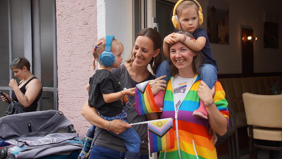 Eine weniger diskriminierende Welt w&uuml;nschen sich diese beiden M&uuml;tter.