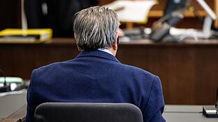 Die Staatsanwaltschaft wirft dem 55-J&auml;hrigen vor, mit einem Kopfnicken das Startsignal f&uuml;r die Tat gegeben zu haben.