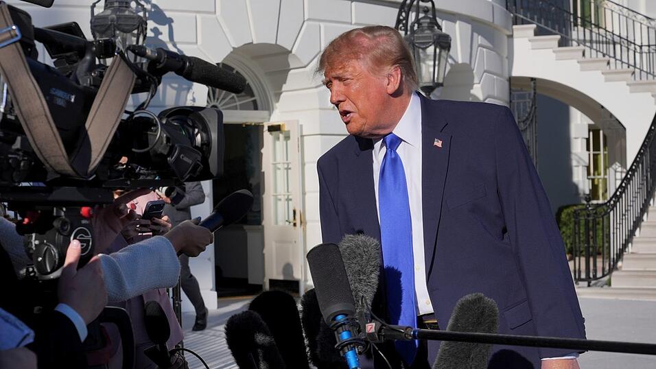 Trump behauptet, Musk habe die Starlink-Drosselung rückgängig gemacht. Trump behauptet, Musk habe die Starlink-Drosselung rückgängig gemacht.