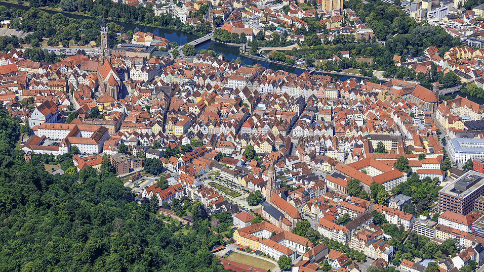 Vor Kurzem wurde der statistische Jahresbericht 2020/2021 von der Stadt Landshut veröffentlicht. Er liefert die aktuellsten Zahlen, die derzeit zur Stadt verfügbar sind. Vor Kurzem wurde der statistische Jahresbericht 2020/2021 von der Stadt Landshut veröffentlicht. Er liefert die aktuellsten Zahlen, die derzeit zur Stadt verfügbar sind.