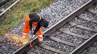 Baustellen sind n&ouml;tig - m&uuml;ssten aber besser organisiert werden, fordern Westbahn und BRB. (Symbolbild)