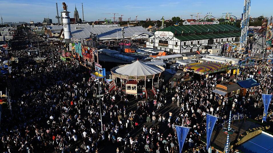 Im Gedr&auml;nge auf der Wiesn haben es Taschendiebe leicht. (Symbolbild)