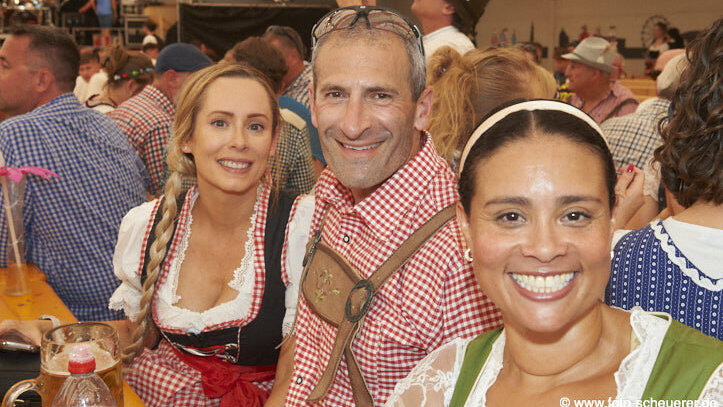 Die Partybilder vom Freitag, 15. August, aus dem Festzelt Lechner. Die Partybilder vom Freitag, 15. August, aus dem Festzelt Lechner.