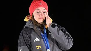 Bei der Siegerehrung k&auml;mpfte Laura Nolte mit Tr&auml;nen der Entt&auml;uschung.