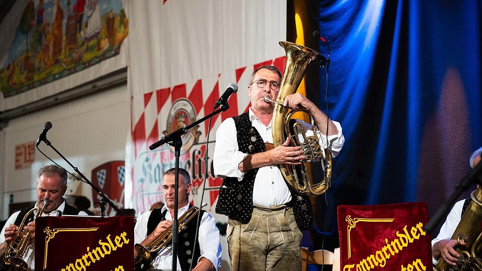 Die Partybilder vom Montag, 17. August, aus dem Festzelt Greindl. Die Partybilder vom Montag, 17. August, aus dem Festzelt Greindl.
