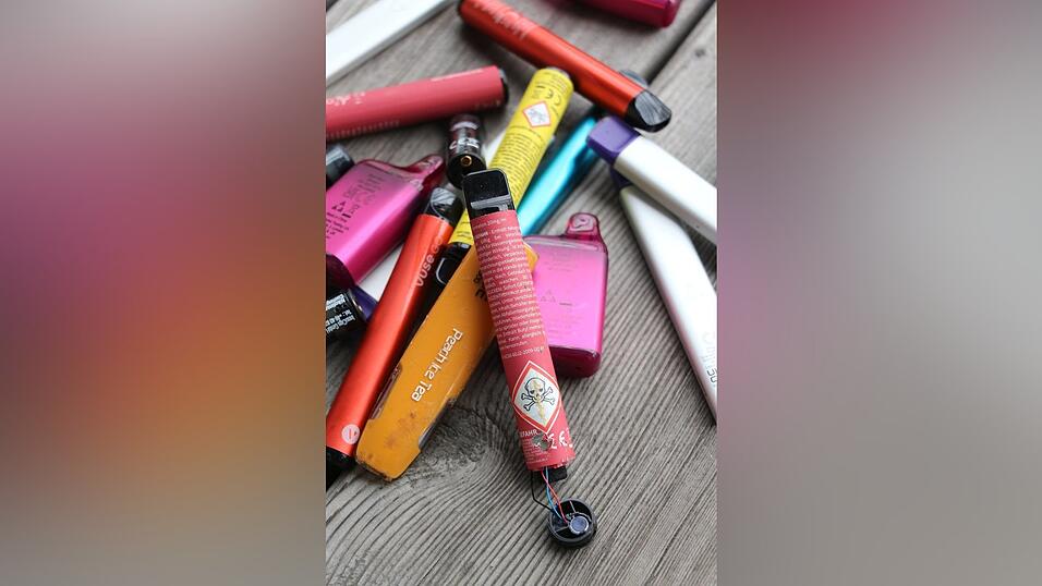 Bunt und nicht so harmlos, wie oft gedacht: E-Zigaretten sind allgegenwärtig