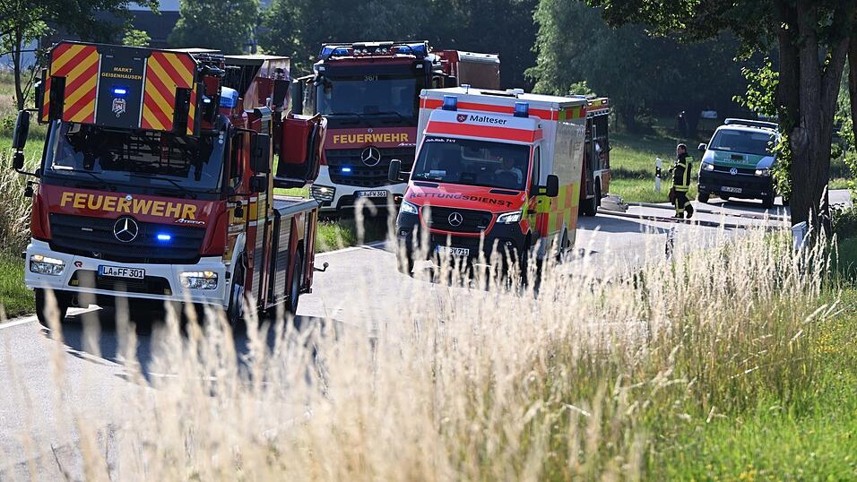Die Rauchentwicklung sorgte f&uuml;r ein Aufgebot an Einsatzkr&auml;ften: Mehrere Feuerwehren, Polizei, Notarzt und Katastrophenschutz waren vor Ort.