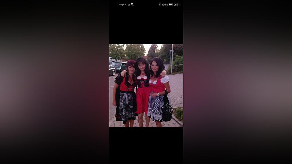 Marina Ohneis, Claudia Stachl und Nicole Enghuber beim Volksfest in Bonbruck. Marina Ohneis, Claudia Stachl und Nicole Enghuber beim Volksfest in Bonbruck.