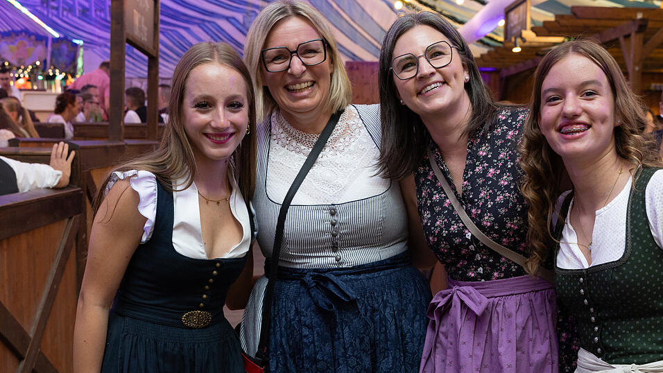 Die Partybilder vom Dienstag, 11. August, aus dem Festzelt Wenisch. Die Partybilder vom Dienstag, 11. August, aus dem Festzelt Wenisch.