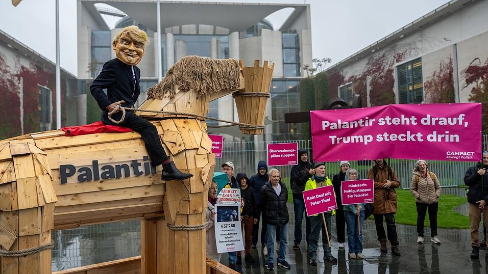 Der Einsatz der US-Software Palantir bei der Polizei in Deutschland sorgt immer wieder für Kritik. (Archivbild) Der Einsatz der US-Software Palantir bei der Polizei in Deutschland sorgt immer wieder für Kritik. (Archivbild)