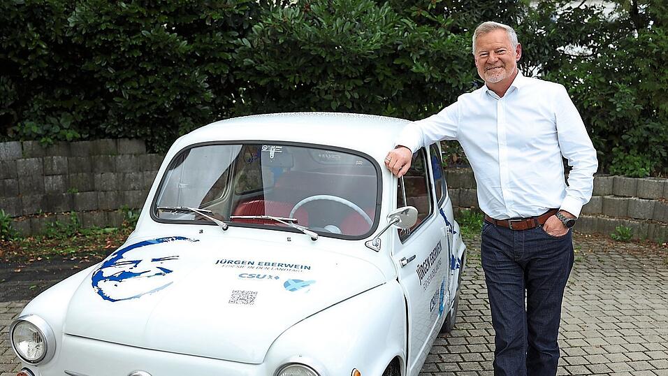 Schon als Hochzeitsauto sorgte der Oldtimer des Vaters für Hingucker, stand dann aber längere Zeit nur in der Garage. Nun wurde der Fiat 600 als Wahlkampfmobil wieder flott gemacht.
