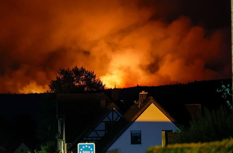 Flammen rücken auf Monschau zu - Evakuierung in der Eifel