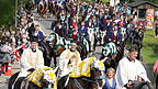 Die Pfingstreiter beim Einzug in Steinbühl. Die Pfingstreiter beim Einzug in Steinbühl.