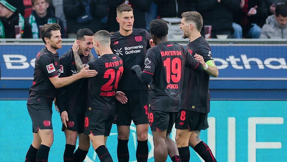 Bayer Leverkusen jubelt &uuml;ber das Tor zum 1:0 durch Lucas V&aacute;zquez.