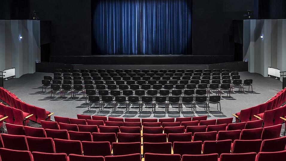 Schon am kommenden Wochenende wird sich der Vorhang im gro&szlig;en Saal des Theaterzeltes wieder &ouml;ffnen. Zum Auftakt der neuen Spielzeit steht ein Klassiker auf dem Programm: der &bdquo;Sommernachtstraum&ldquo; von William Shakespeare