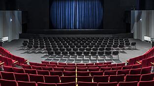 Schon am kommenden Wochenende wird sich der Vorhang im gro&szlig;en Saal des Theaterzeltes wieder &ouml;ffnen. Zum Auftakt der neuen Spielzeit steht ein Klassiker auf dem Programm: der &bdquo;Sommernachtstraum&ldquo; von William Shakespeare