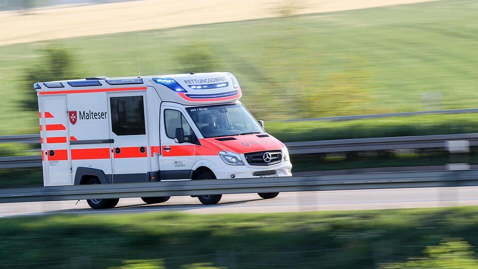 Der Mann erlitt schwere innere Verletzungen und Kopfverletzungen. (Symbolbild) Der Mann erlitt schwere innere Verletzungen und Kopfverletzungen. (Symbolbild)