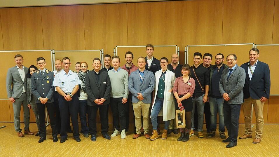 Sichtlich zufrieden waren die Teilnehmer am Abende des Info-Abends 'Schüler treffen Studenten'.