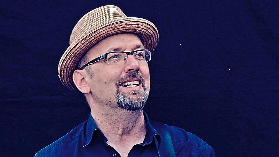 Hubert Treml, ein richtiger Tausendsassa, begann als Elfj&auml;hriger mit dem Gitarrespielen und gab mit zw&ouml;lf Jahren im Skikurs sein erstes Konzert, hatte mehrere Bands und lebt seit 2000 von seiner Kreativit&auml;t.