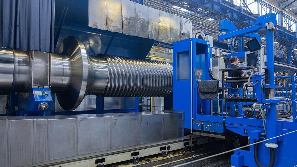 Vor allem die Industrie beschäftigt ausländische Fachkräfte. (Symbolbild) Vor allem die Industrie beschäftigt ausländische Fachkräfte. (Symbolbild)