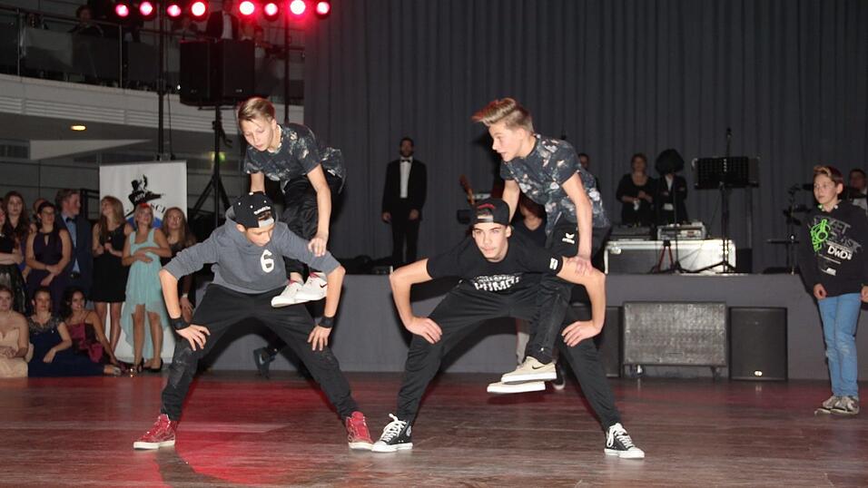 Die Bilder vom Abschlussball der Tanzschule Seidel in der Fraunhofer-Halle am 28. November. Die Bilder vom Abschlussball der Tanzschule Seidel in der Fraunhofer-Halle am 28. November.