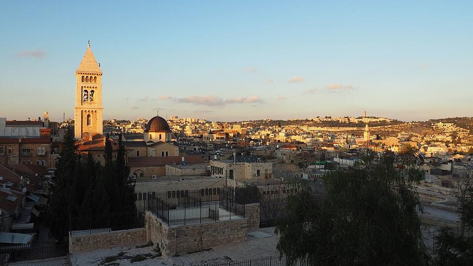 Kaiser Wilhelm II. ließ die Erlöserkirche Ende des 19. Jahrhunderts in der Altstadt von Jerusalem in unmittelbarer Nähe der Grabeskirche bauen, die im Jahr 335 nach Christus geweiht wurde. (Archivbild) Kaiser Wilhelm II. ließ die Erlöserkirche Ende des 19. Jahrhunderts in der Altstadt von Jerusalem in unmittelbarer Nähe der Grabeskirche bauen, die im Jahr 335 nach Christus geweiht wurde. (Archivbild)