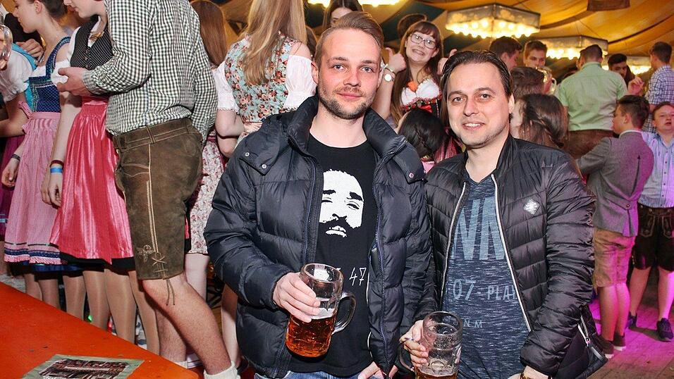 Die Fr&uuml;hjahrsdult 2017 in Landshut neigt sich dem Ende entgegen. Grund genug, noch einmal richtig in den Bierzelten zu feiern - abgerundet vom traditionellen Feuerwerk.