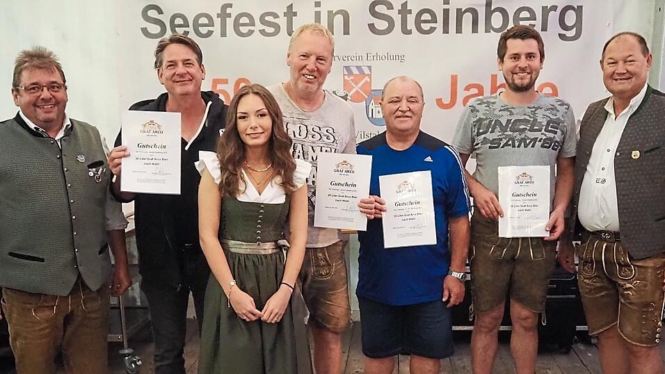 Die diesjährigen Gewinner der Bierverlosung. Die diesjährigen Gewinner der Bierverlosung.
