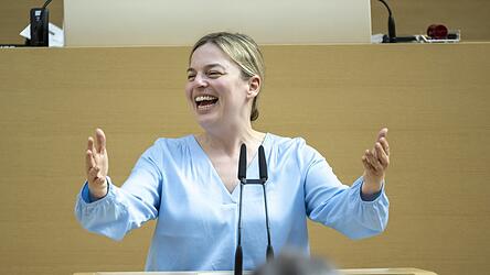 Katharina Schulze bezeichnet die Altersgrenze für das Amt des Ministerpräsidenten als „ein Relikt aus der Nachkriegszeit“.