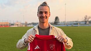 Der 23-j&auml;hrige St&uuml;rmer G&uuml;nther Denk tr&auml;gt ab der Saison 2026/2027 das Trikot des TSV Seebach.