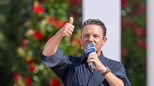 Es passe alles so, sagte Mross versöhnlich zum Auftakt der letzten Staffel. Es passe alles so, sagte Mross versöhnlich zum Auftakt der letzten Staffel.