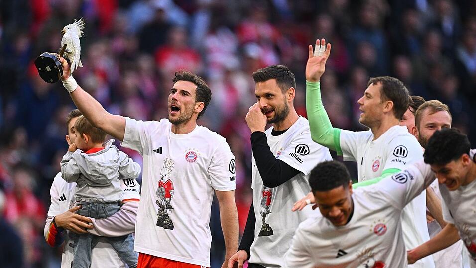 Leon Goretzka hat bei den Feierlichkeiten den Kakadu dabei.