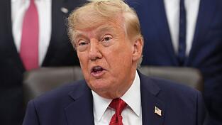 US-Präsident Donald Trump schließt aus, dass die USA für ein gedrosseltes Tempo bei der KI-Entwicklung sorgen. (Archivbild) US-Präsident Donald Trump schließt aus, dass die USA für ein gedrosseltes Tempo bei der KI-Entwicklung sorgen. (Archivbild)