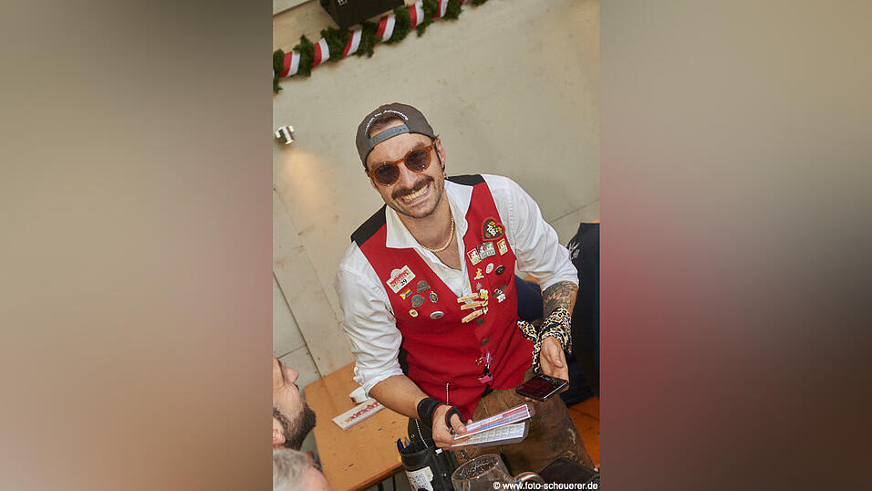 Die Partybilder vom Dienstag, 11. August, aus dem Festzelt Lechner. Die Partybilder vom Dienstag, 11. August, aus dem Festzelt Lechner.