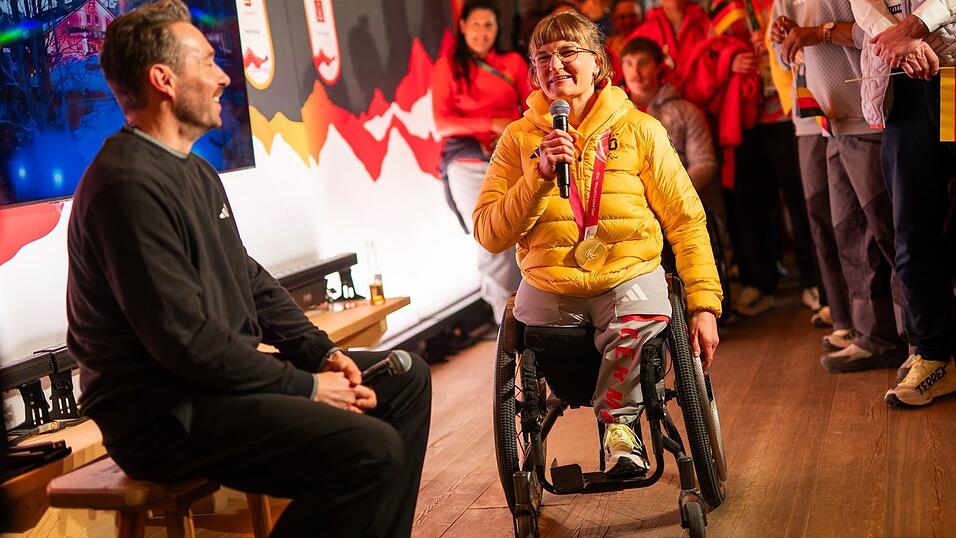 Lie&szlig; den Tag im Interview noch mal Revue passieren: Anna-Lena Forster (r).