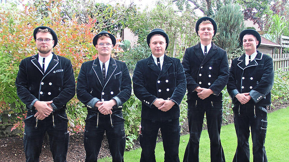 Die Wandergesellen (v. l.) Dominik Kohl, Moritz Schneider, Willhelm Spies, Julian Boennen und Robin L&auml;mmle reisen am Samstag schon wieder weiter.