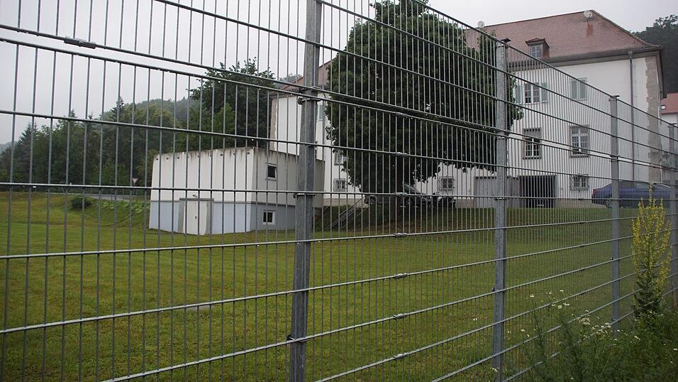 Im Garten der Polizeidienststelle Wörth ist eine Freiflächen-Photovoltaikanlage beantragt. Im Garten der Polizeidienststelle Wörth ist eine Freiflächen-Photovoltaikanlage beantragt.