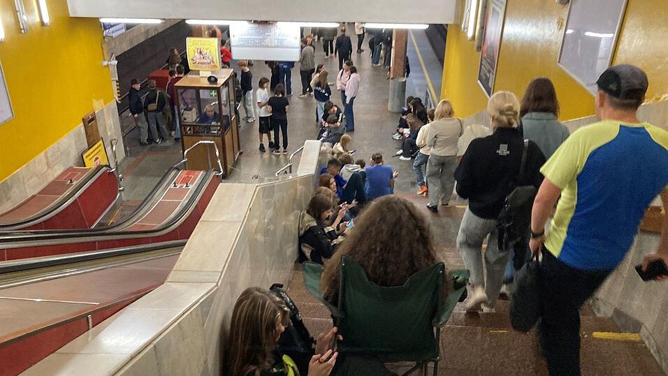 U-Bahn statt Schule: Bei Luftalarm fällt der Unterricht aus. (Archivbild) U-Bahn statt Schule: Bei Luftalarm fällt der Unterricht aus. (Archivbild)