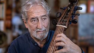 Jordi Savall habe Musikerinnen und Musiker &uuml;ber Generationen hinweg gepr&auml;gt, begr&uuml;ndete die Stiftung die Auszeichnung.