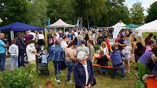 Viele Besucher nutzen das herrliche Wetter für einen Tag an der Isar. Viele Besucher nutzen das herrliche Wetter für einen Tag an der Isar.