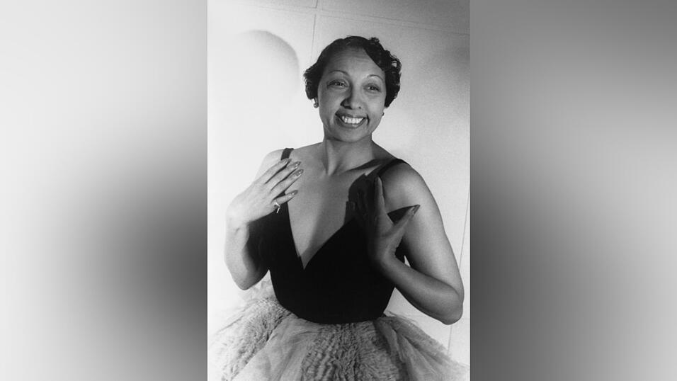 Josefine Baker machte den Charleston in Europa bekannt. Josefine Baker machte den Charleston in Europa bekannt.