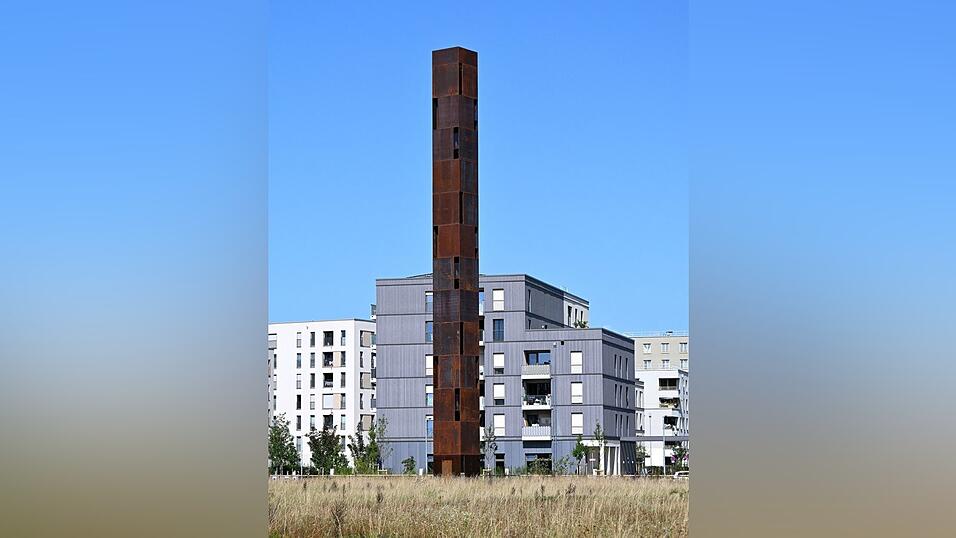 Im Neubaugebiet Freiham in München steht seit kurzem eine 32 Meter hohe Metallskulptur. Im Neubaugebiet Freiham in München steht seit kurzem eine 32 Meter hohe Metallskulptur.