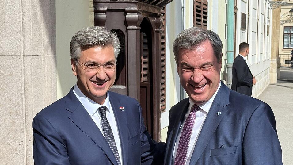 Bayerns Regierungschef Söder (rechts) sucht Olympia-Unterstützer auch in Kroatien. Bayerns Regierungschef Söder (rechts) sucht Olympia-Unterstützer auch in Kroatien.