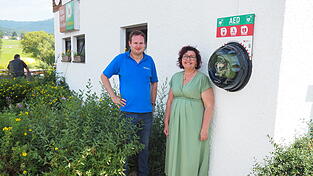 LSV-Vorstand Martin Hohlneicher dankte Bürgermeisterin Angelika Leitermann, dass sie sie für die Aufnahme eines automatisierten externen Defibrillators in das Regionalbudget der ILE Zellertal nachhaltig eingesetzt habe.