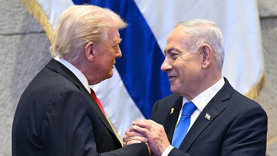 US-Präsident Donald Trump erklärte nach Verhandlungen auch mit Israels Ministerpräsidenten Benjamin Netanjahu Frieden im Nahen Osten. (Archivbild) US-Präsident Donald Trump erklärte nach Verhandlungen auch mit Israels Ministerpräsidenten Benjamin Netanjahu Frieden im Nahen Osten. (Archivbild)