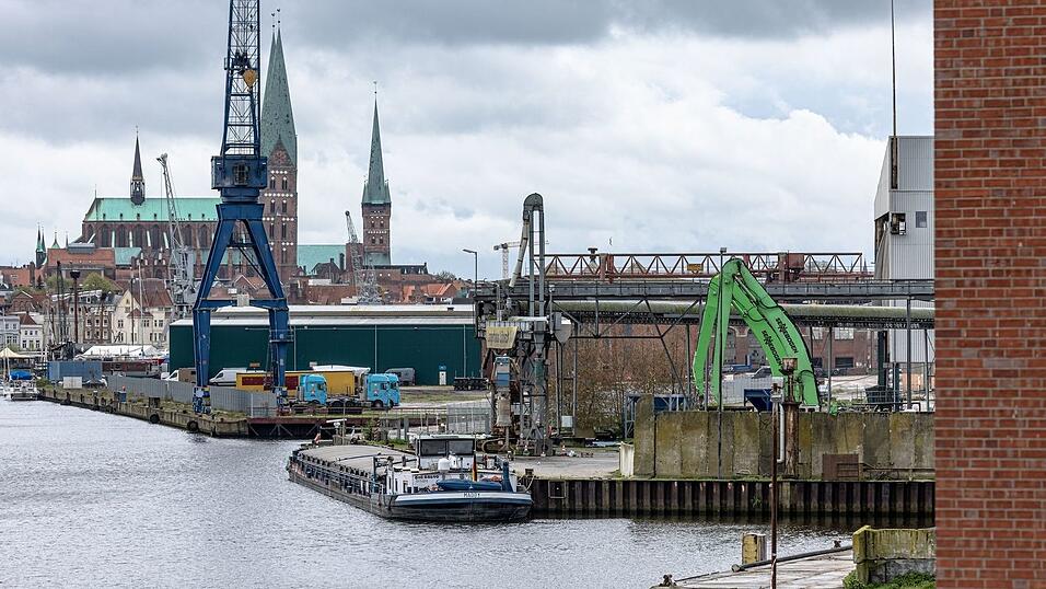 Im Zentrum der Ermittlungen steht eine Handelsfirma aus Lübeck. (Archivbild) Im Zentrum der Ermittlungen steht eine Handelsfirma aus Lübeck. (Archivbild)