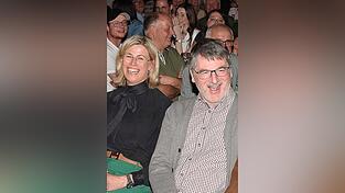 B&uuml;rgermeisterin Winklmaier-Wenzl und Pfarrer Eder mussten lachen.