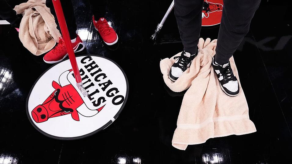 Wegen eines Eishockeyspiels soll das Parkett zu feucht gewesen sein.